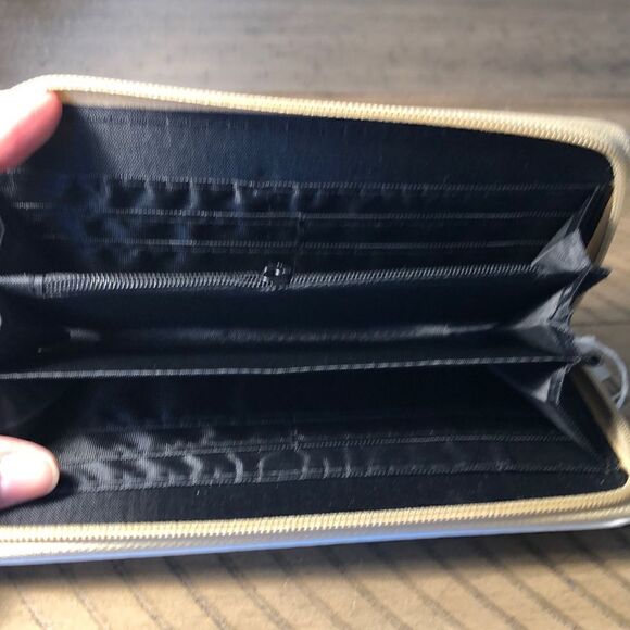 NWT Neon Pineapple 🍍Security Zip Vegan Wallet. Roomy! - Picture 5 of 17